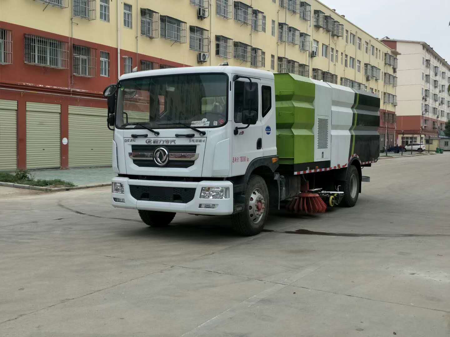 东风D9扫路车