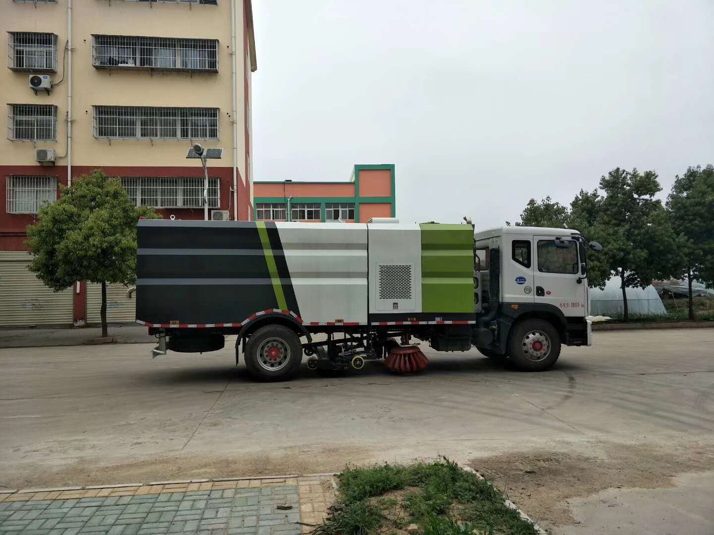 东风D9扫路车