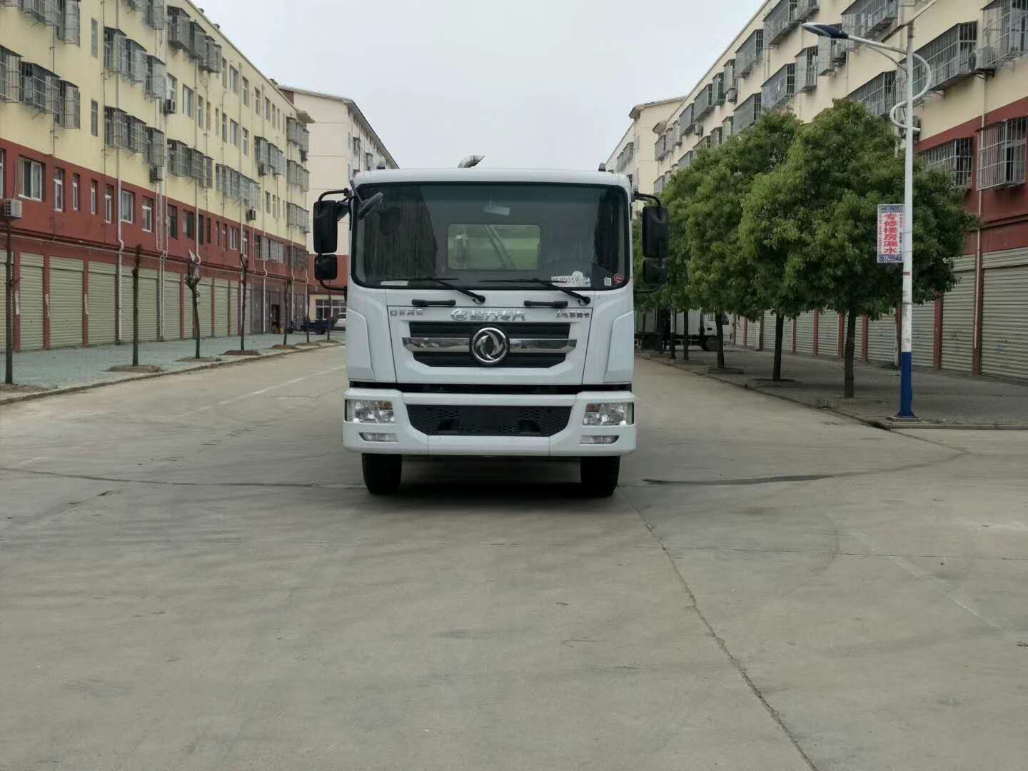 东风D9扫路车