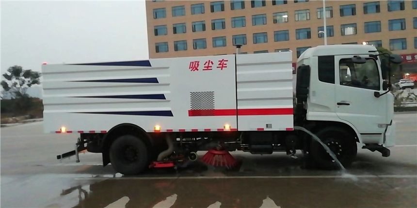 东风D9吸尘车