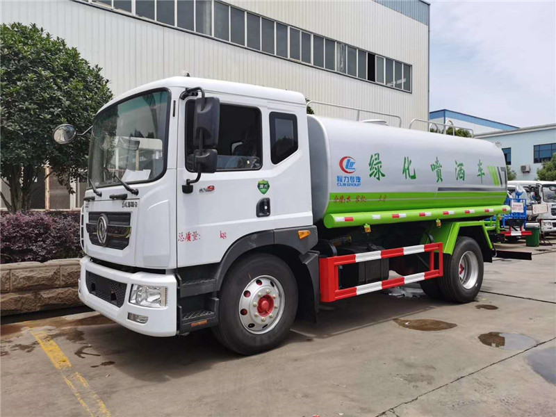 东风D9洒水车