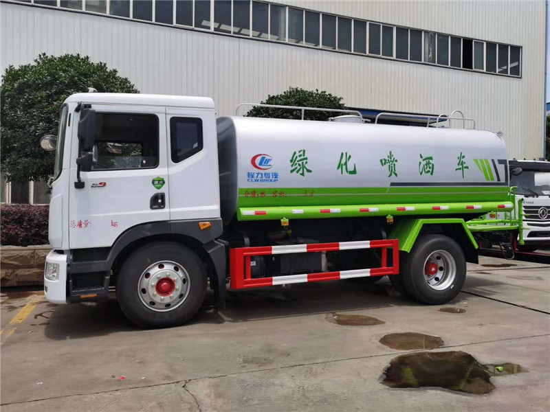 东风D9洒水车