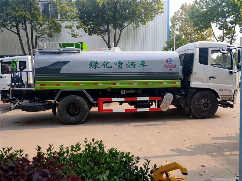 东风天锦洒水车