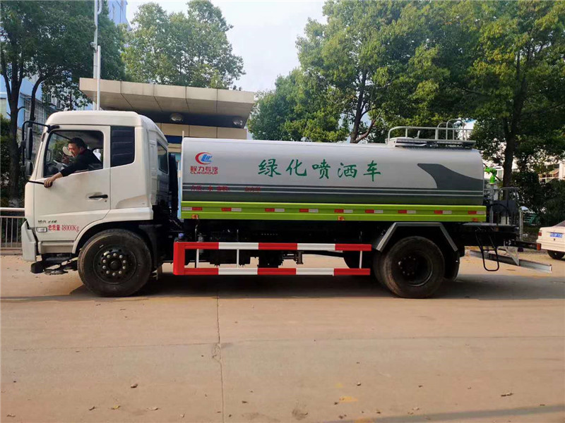 东风天锦洒水车