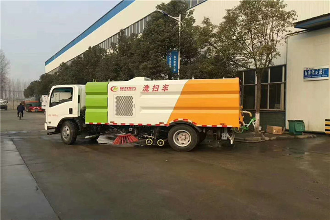 五十铃700P洗扫车